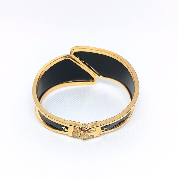 Black & Gold Tone Mermaid Scale Embossed Diagonal Metal Hinged Cuff Bracelet - Picture 4 of 5